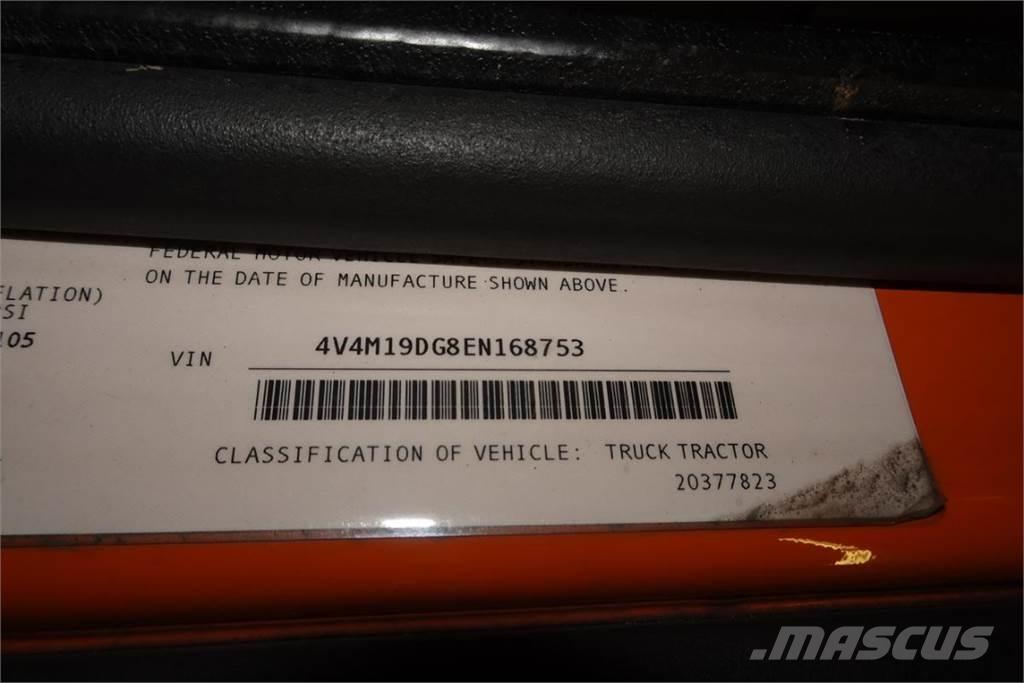 Volvo VNM42T Camiones con chasís y cabina