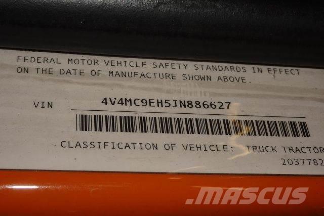 Volvo VNM64T Camiones con chasís y cabina