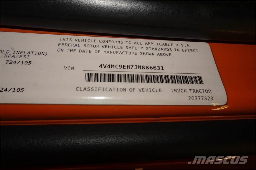 Volvo VNM64T Camiones con chasís y cabina