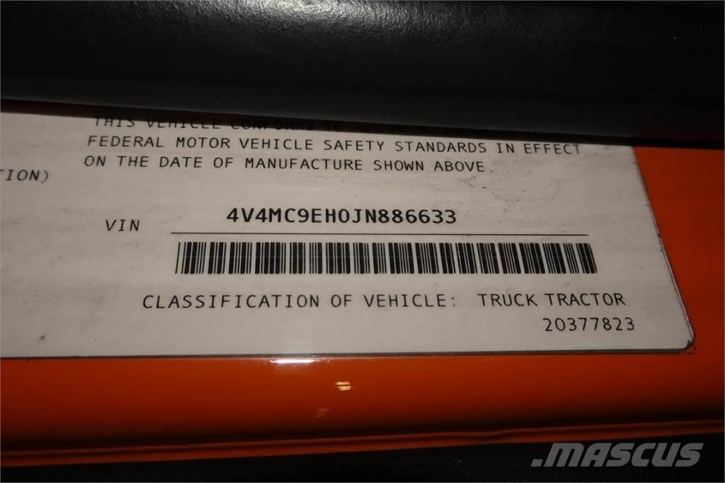 Volvo VNM64T Camiones con chasís y cabina