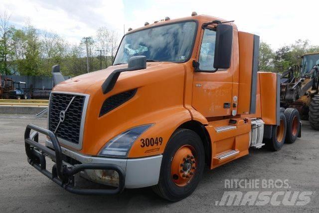 Volvo VNR64T300 Camiones con chasís y cabina