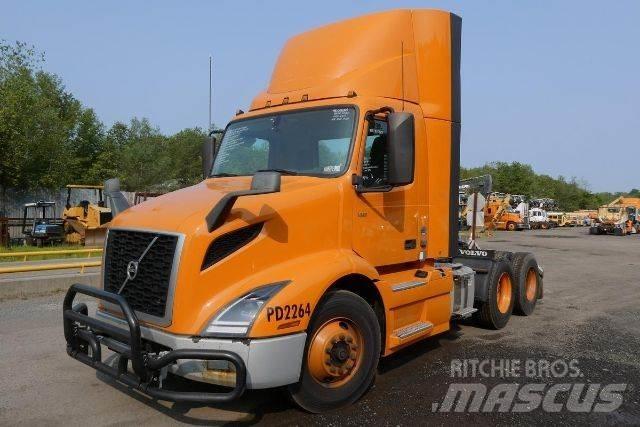 Volvo VNR64T300 Camiones con chasís y cabina