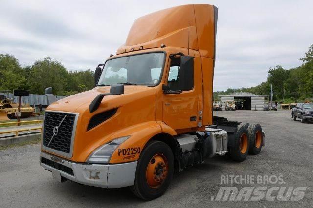 Volvo VNR64T300 Camiones con chasís y cabina