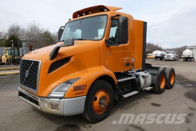 Volvo VNR64T300 Camiones con chasís y cabina