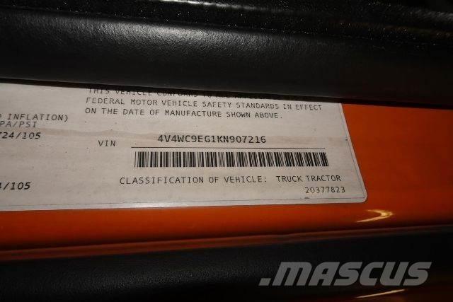 Volvo VNR64T300 Camiones con chasís y cabina