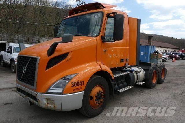 Volvo VNR64T300 Camiones con chasís y cabina