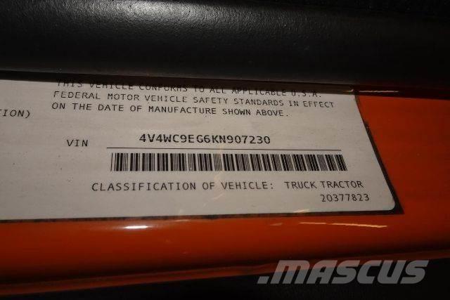 Volvo VNR64T300 Camiones con chasís y cabina