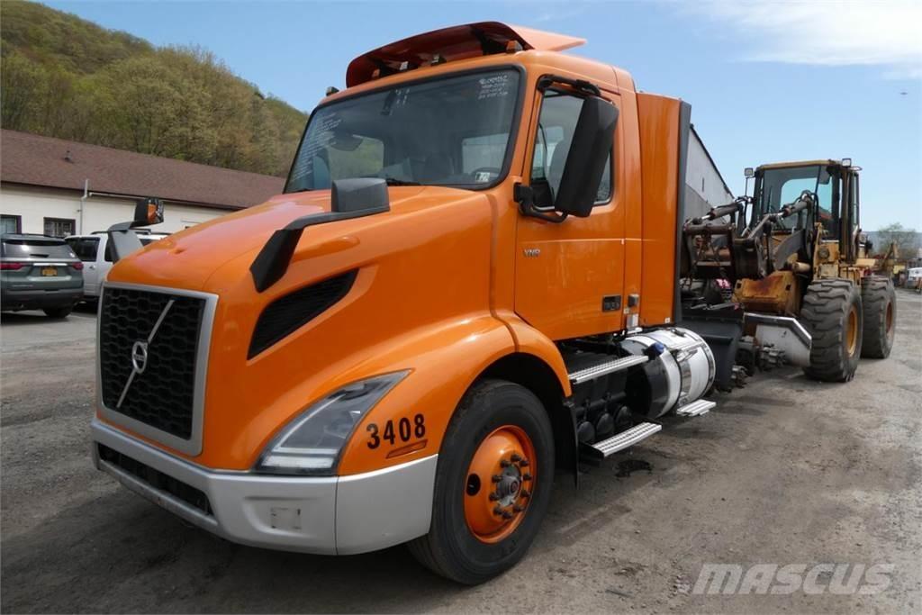 Volvo VNR64T300 Camiones con chasís y cabina