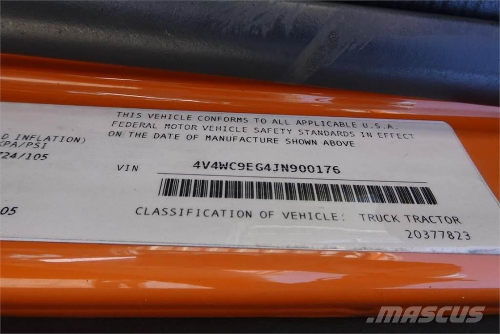 Volvo VNR64T300 Camiones con chasís y cabina