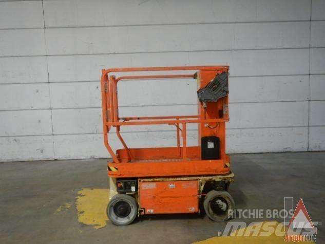 JLG 1230ES Plataformas con brazo de elevación manual