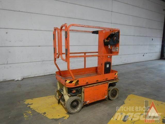 JLG 1230ES Plataformas con brazo de elevación manual