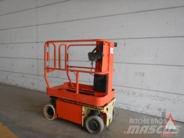 JLG 1230ES Plataformas con brazo de elevación manual