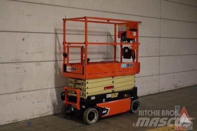 JLG 1932ES Plataformas con brazo de elevación manual