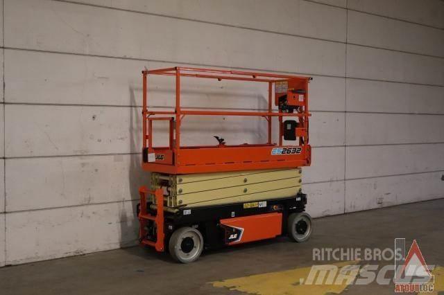 JLG 2632ES Plataformas con brazo de elevación manual