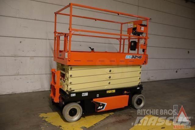 JLG 3246ES Plataformas con brazo de elevación manual