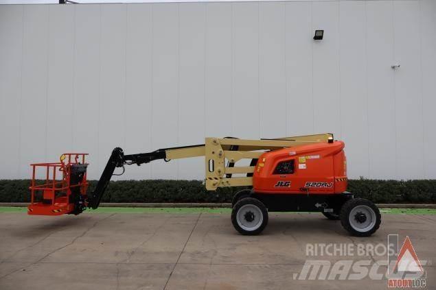 JLG 520 Plataformas con brazo de elevación manual