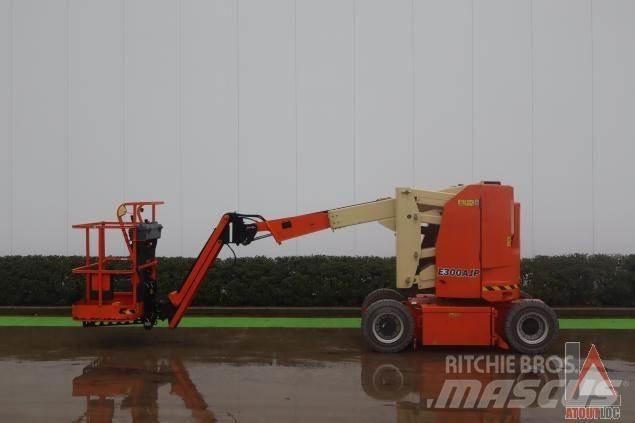 JLG E300AJP Plataformas con brazo de elevación manual