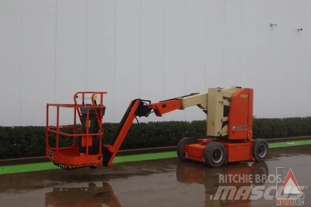 JLG E300AJP Plataformas con brazo de elevación manual