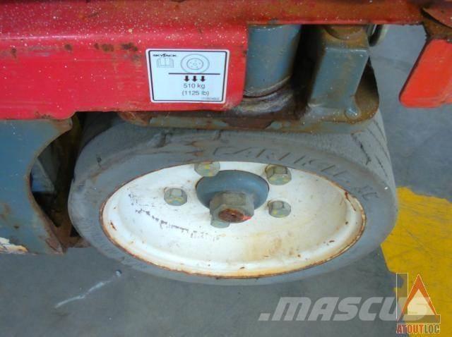 SkyJack SJ16 Plataformas con brazo de elevación manual