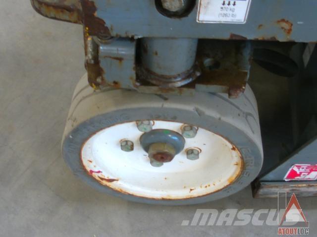 SkyJack SJ3219 Plataformas con brazo de elevación manual