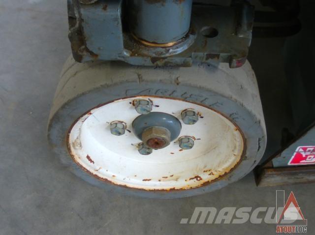 SkyJack SJ3219 Plataformas con brazo de elevación manual