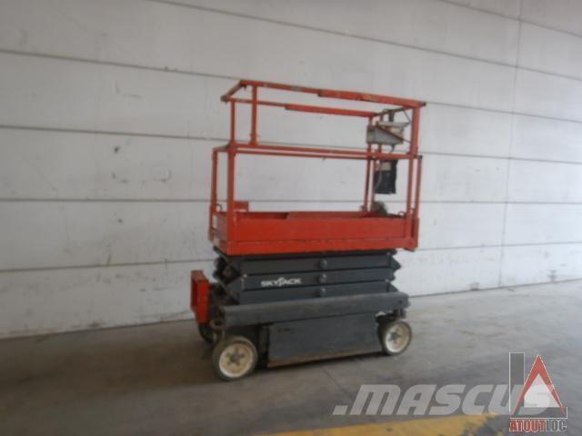 SkyJack SJ3219 Plataformas con brazo de elevación manual