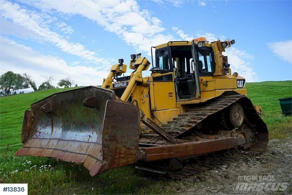 CAT D6T Buldozer sobre oruga