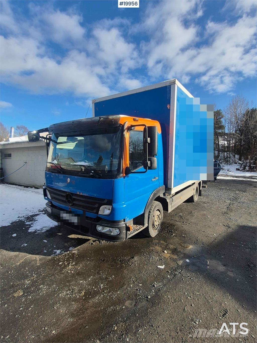 Mercedes-Benz 818 Camiones con caja de remolque