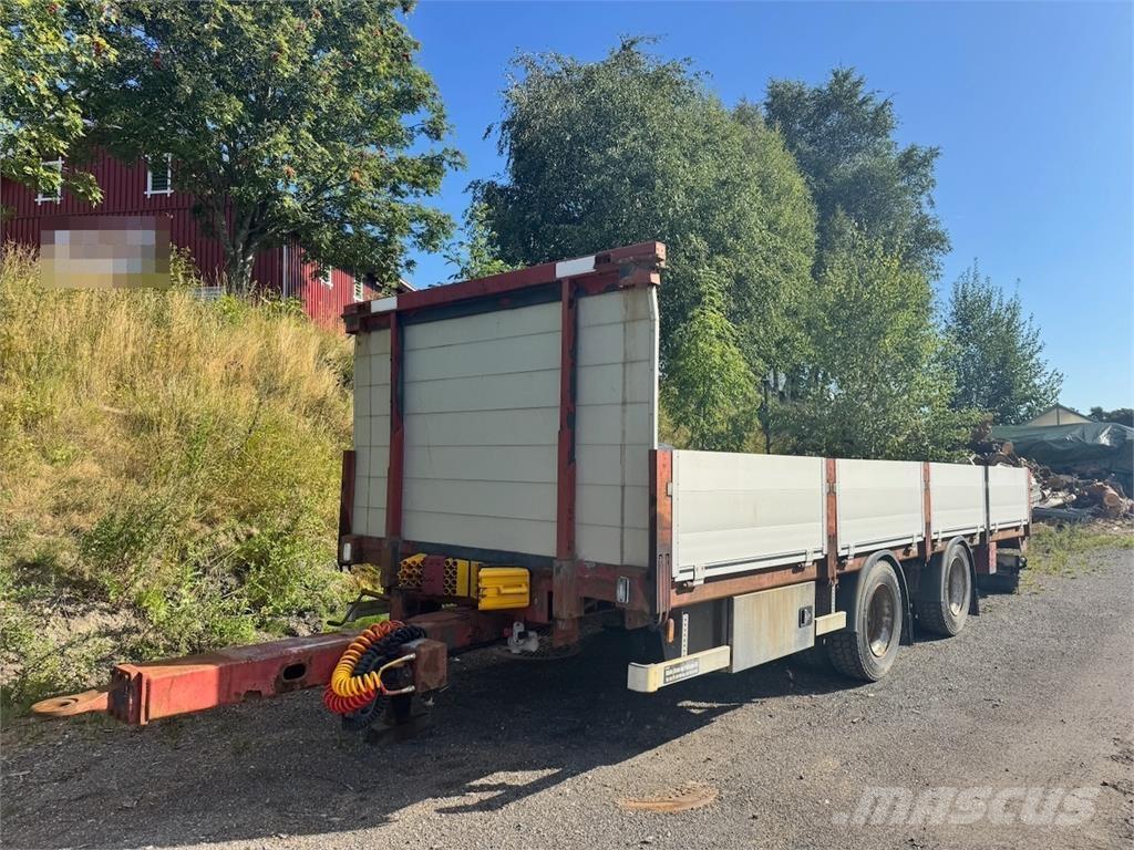 Renders trailer. Remolques de cama baja