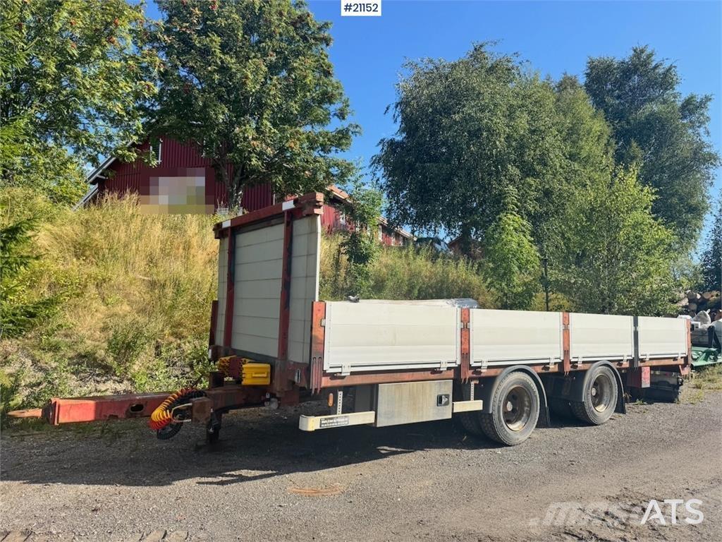 Renders trailer. Remolques de cama baja