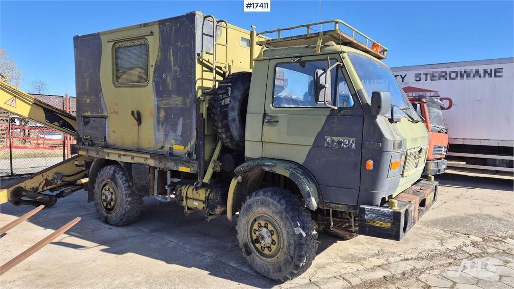 MAN 8.136 Camiones con caja de remolque