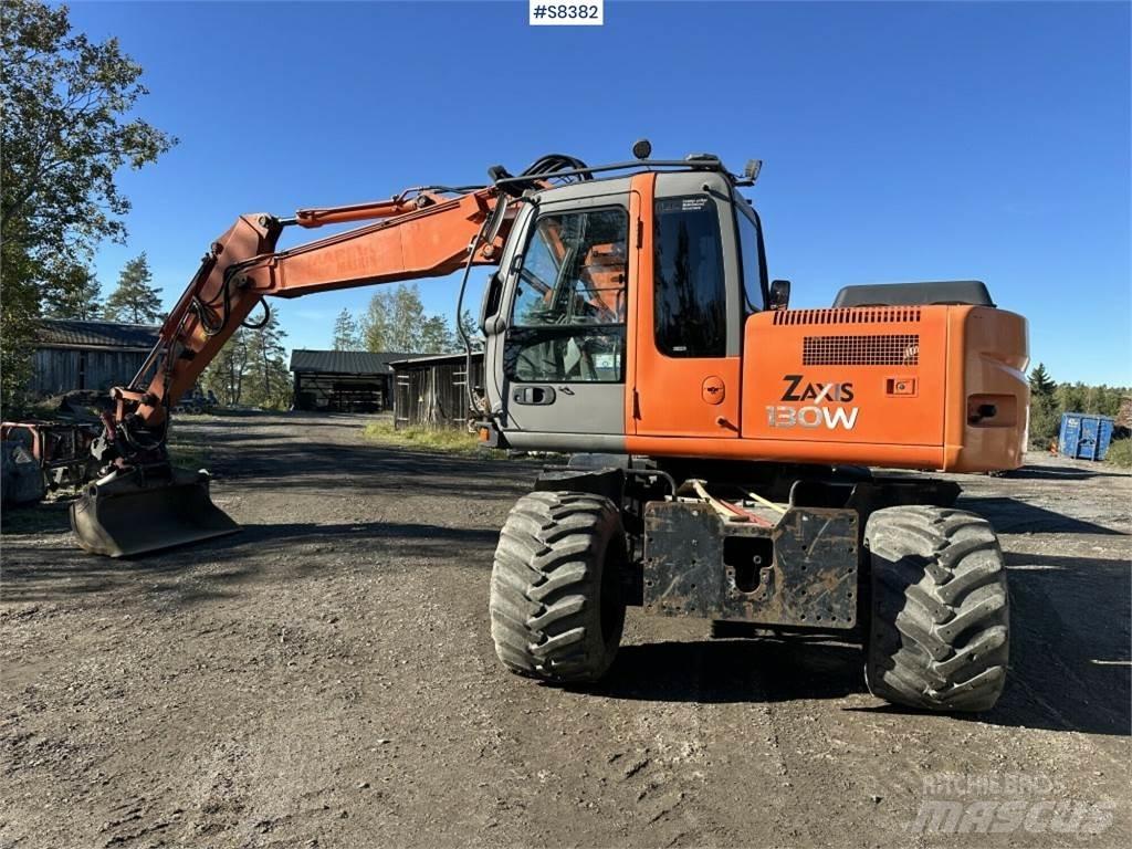 Hitachi ZX130W Excavadoras sobre orugas