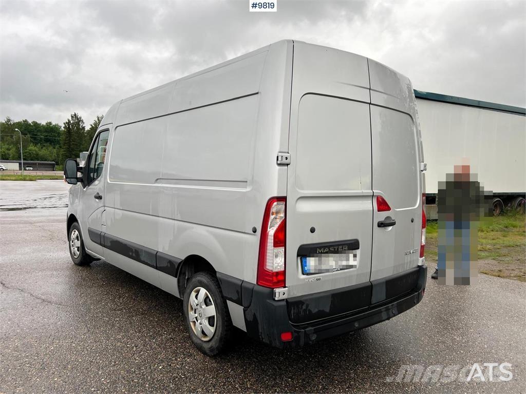 Renault Master Camiones con caja de remolque