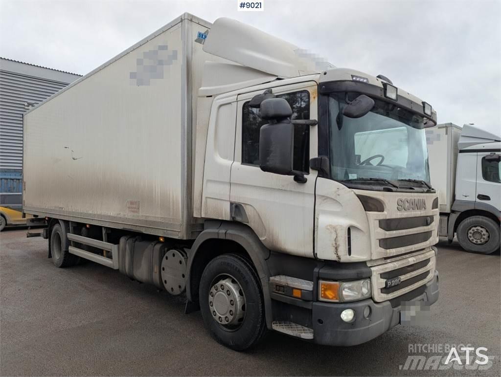 Scania P280 Camiones con caja de remolque