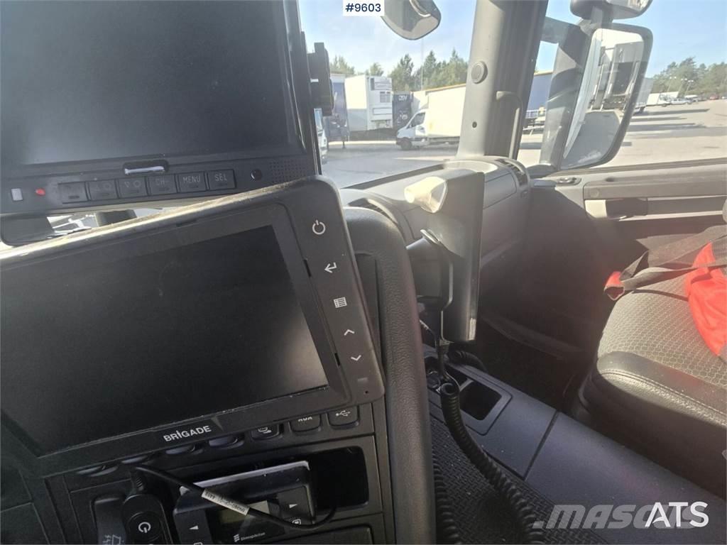 Scania P280 Skåpbil Camiones con caja de remolque