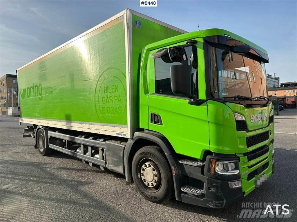 Scania P280B4X2NB Camiones con caja de remolque