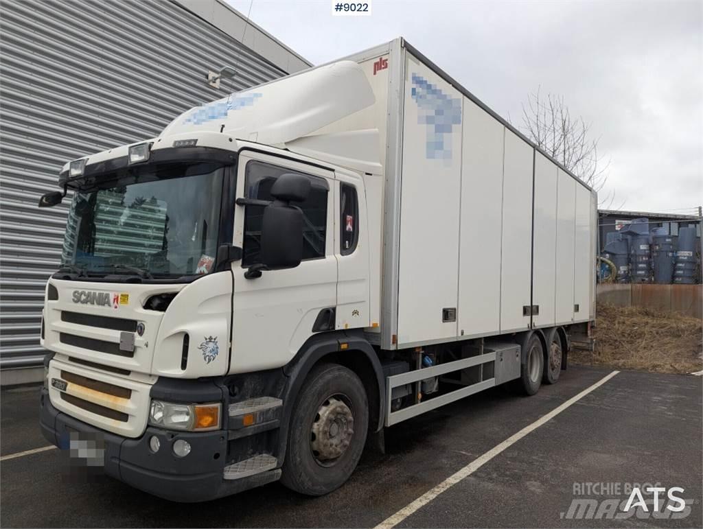 Scania P320 Camiones con caja de remolque