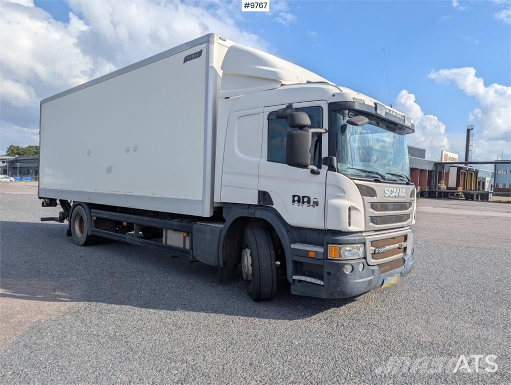 Scania P320 Camiones con caja de remolque