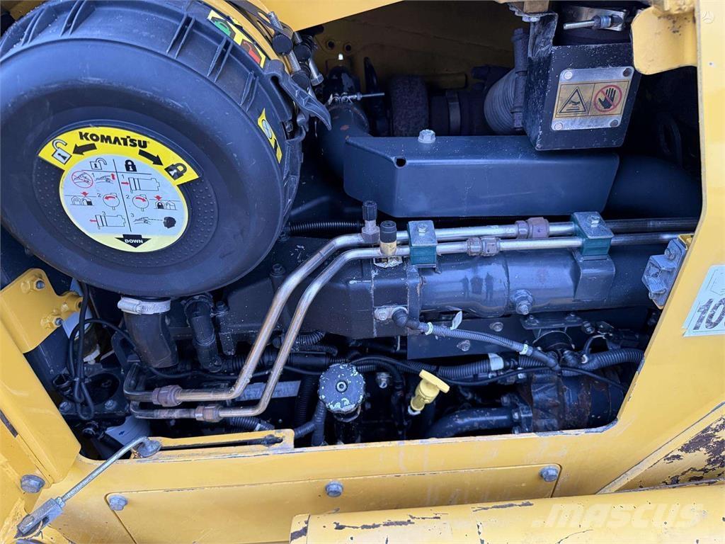 Komatsu D51PX-22 Buldozer sobre oruga