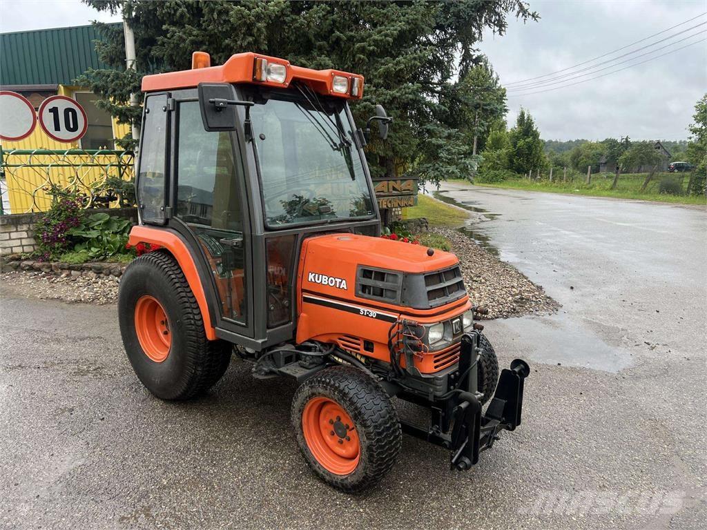 Kubota ST-30 Tractores