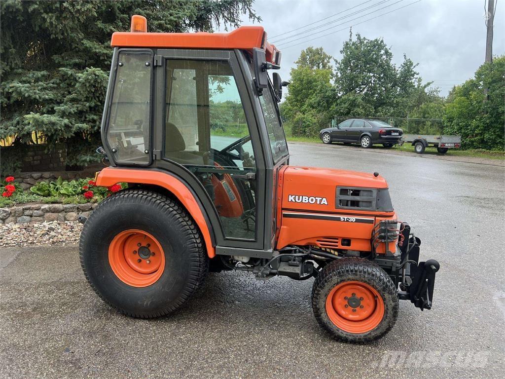 Kubota ST-30 Tractores