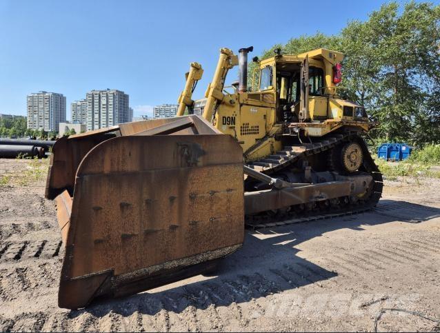 CAT D9N Buldozer sobre oruga