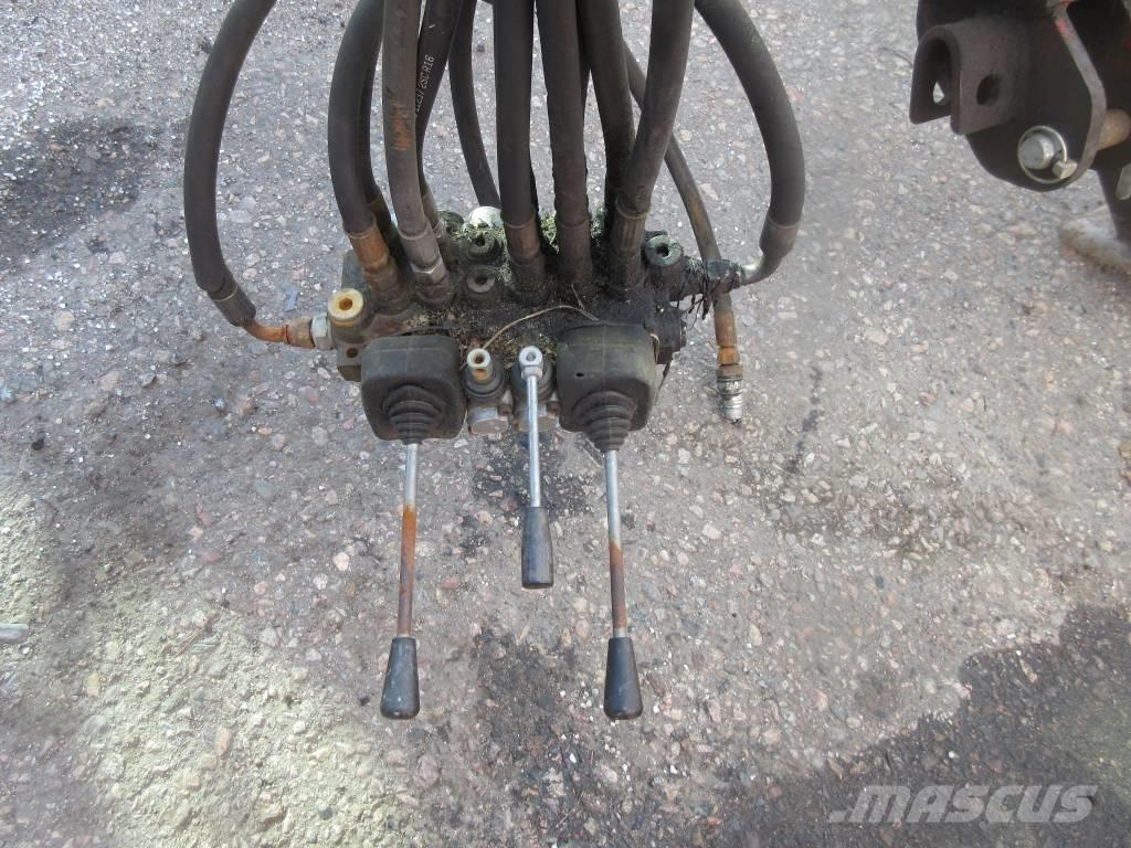 Patu 1800 Grúas y cargadoras