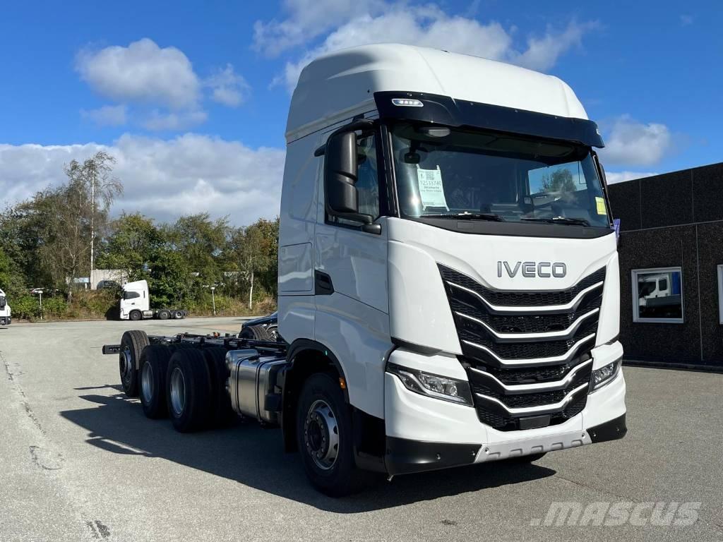 Iveco AS350X50YFS Camiones con chasís y cabina