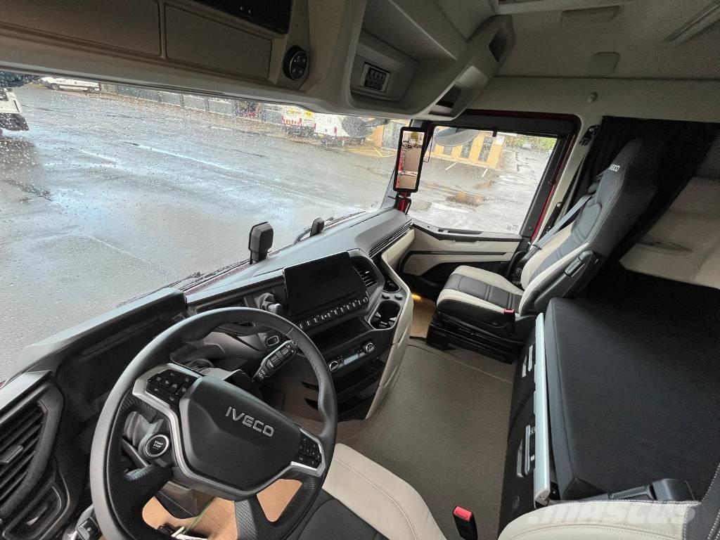 Iveco AS350X50YFS Camiones con chasís y cabina