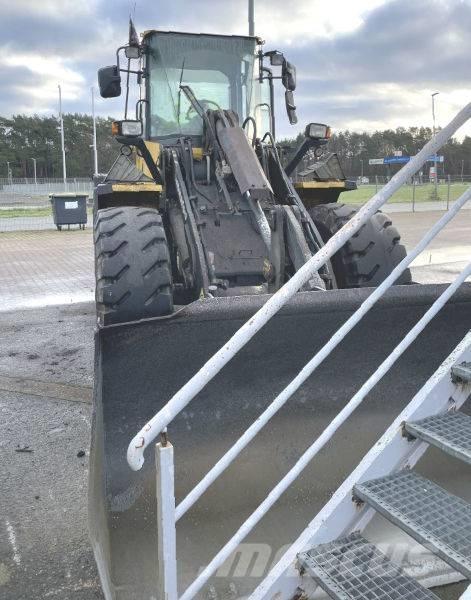 Komatsu WA 200 PT-5 Cargadoras sobre ruedas
