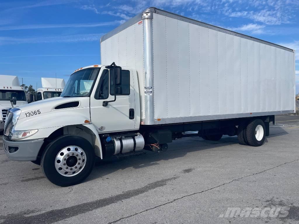 International 4300 Camiones con caja de remolque