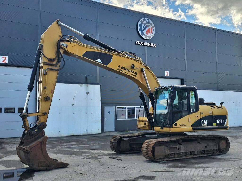 CAT 323 D L Excavadoras sobre orugas