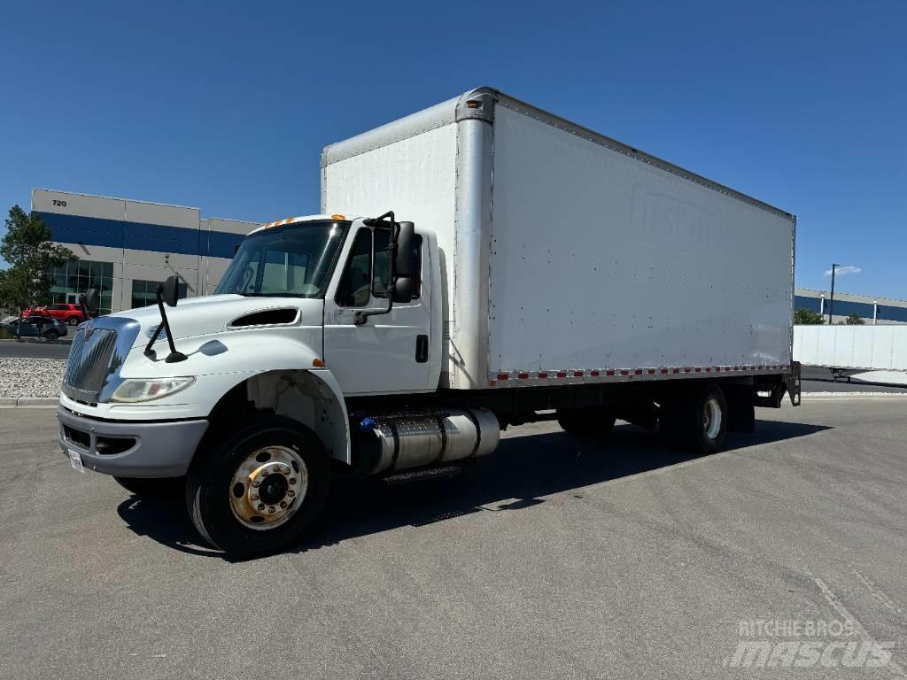 International 4300 Camiones con caja de remolque