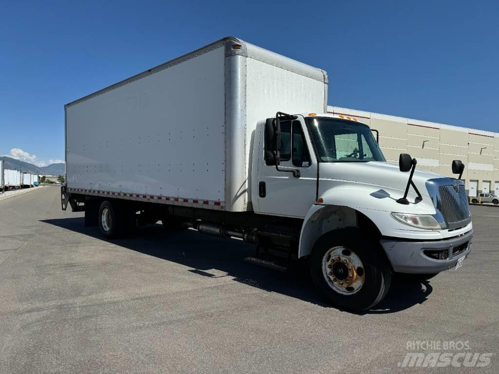 International 4300 Camiones con caja de remolque